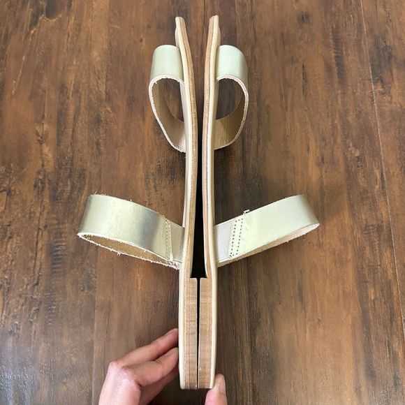 MERCANTI FIORENTINI Gold Leather Two Straps Slip-On Sandals Slides - Picture 4 of 9